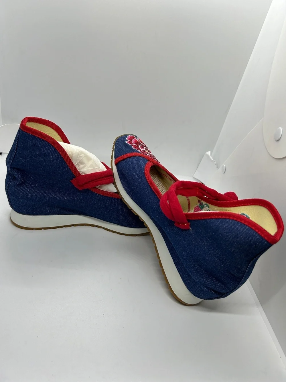 Women's Retro Chinese Embroidered Shoes Floral China Vintage Cloth Shoes Casual